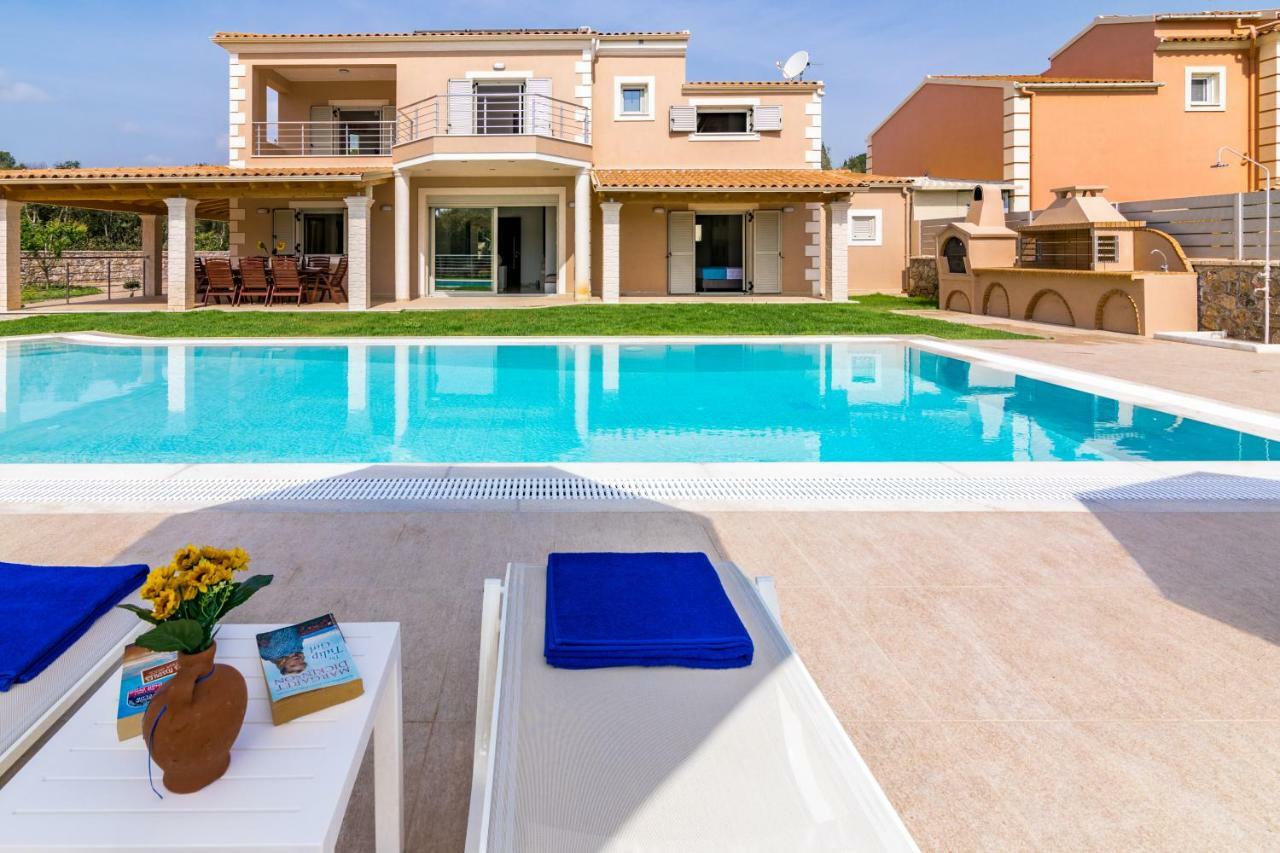 Villa Johnnie Pouládes Exterior foto